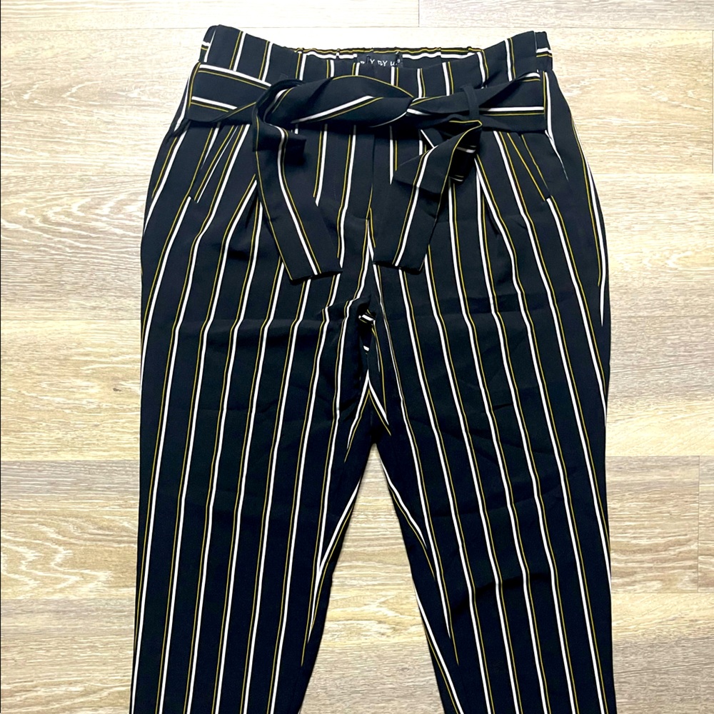 BODY BY US stripped front tie pant size medium